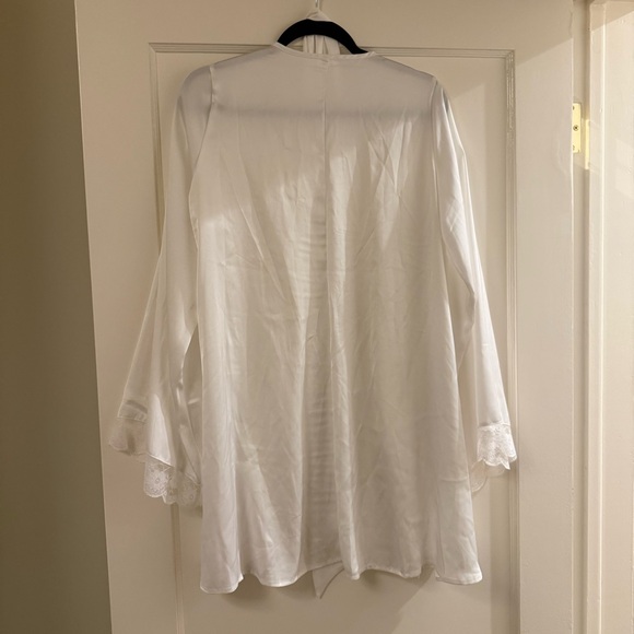 Kat the Label Sidney Robe — Ivory - Picture 12 of 12
